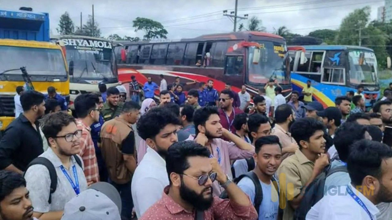 অপ্রতিম হত্যার বিচার দাবিতে ঢাকা-চট্টগ্রাম মহাসড়ক অবরোধ