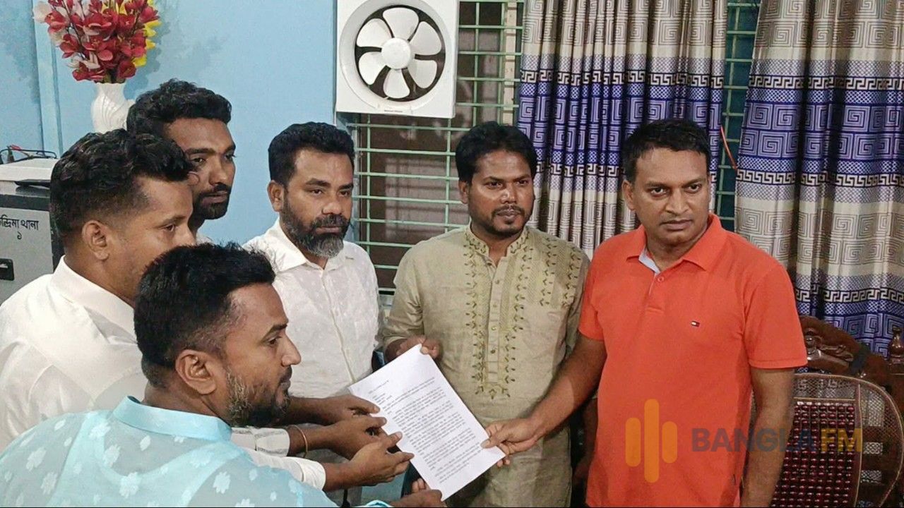 কিশোর গ্যাং প্রতিরোধে থানায় স্মারকলিপি