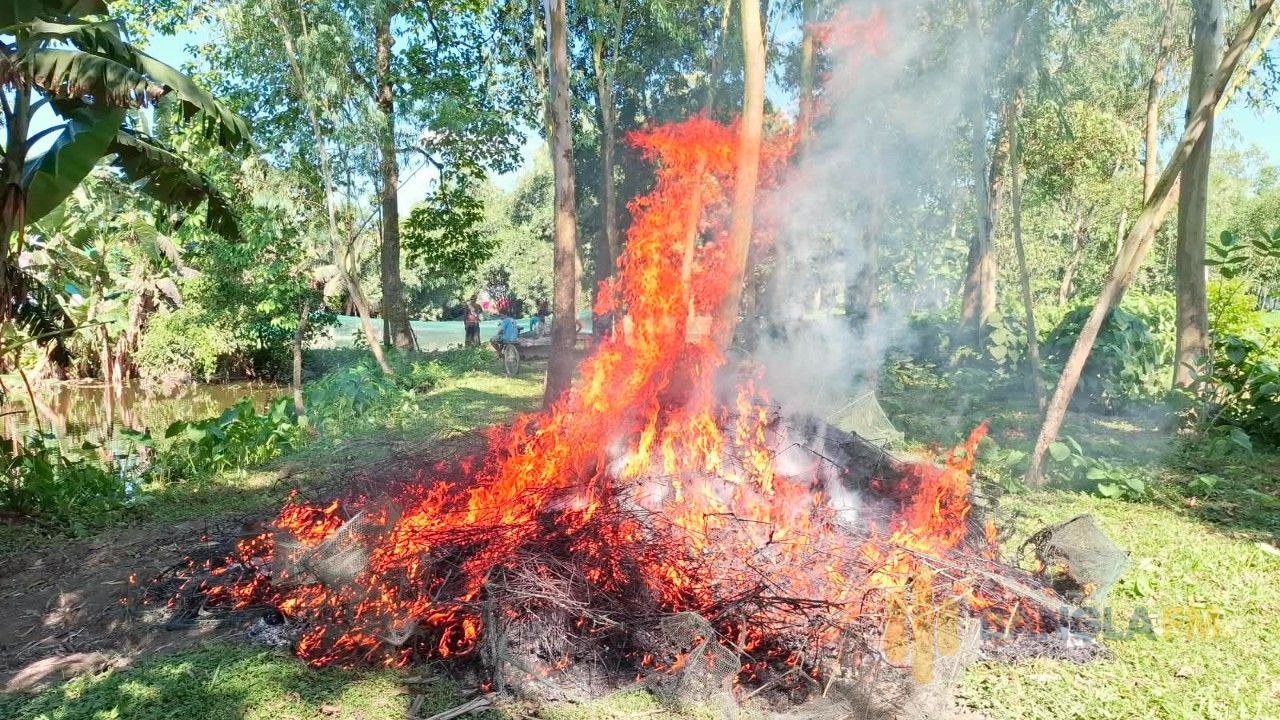 গোপালপুরে অবৈধ চায়না জালের বিরুদ্ধে অভিযান