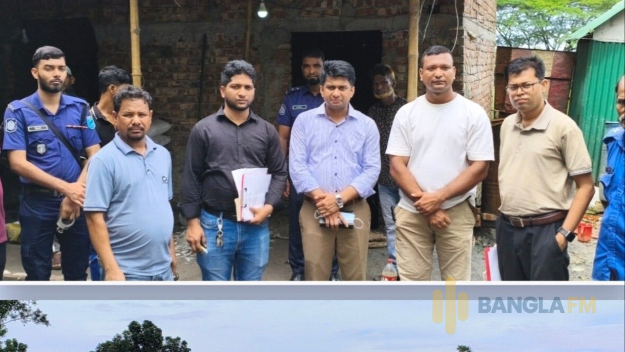 সিরাজদিখানে কৃষিজমি ভরাট ও নকল সার কারখানায় প্রশাসনের অভিযান