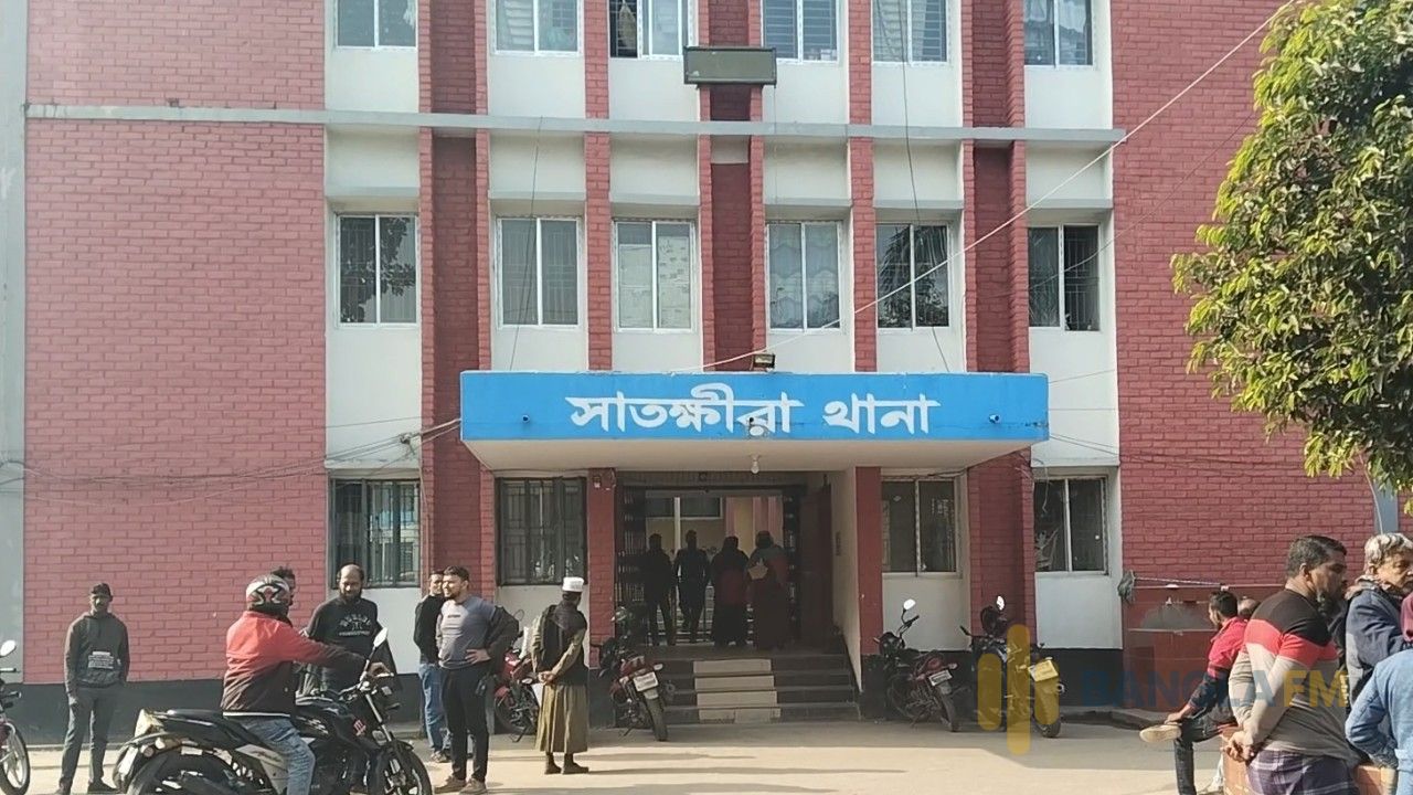 সাতক্ষীরায় ট্রান্সফরমার চুরি করতে গিয়ে বিদ্যুৎস্পৃষ্টে যুবকের মৃত্যু