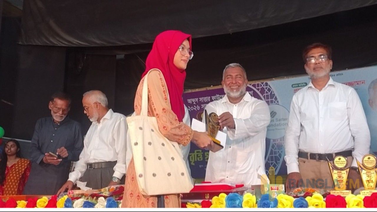 সিরাজগঞ্জে সাত্তার ফাউন্ডেশনের উদ্যোগে জিপিএ-৫ পাওয়া ৩৮৮ কৃতি শিক্ষার্থীকে সংবর্ধনা ও বৃত্তি