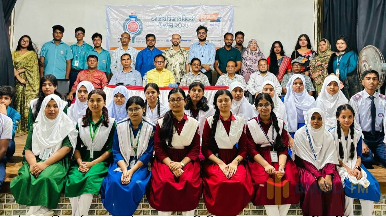 বিএফএফ-সমকাল বিতর্ক প্রতিযোগিতা: রাজবাড়ীতে চ্যাম্পিয়ন খানখানাপুর তমিজউদ্দিন খান বালিকা উচ্চ বিদ্যালয়