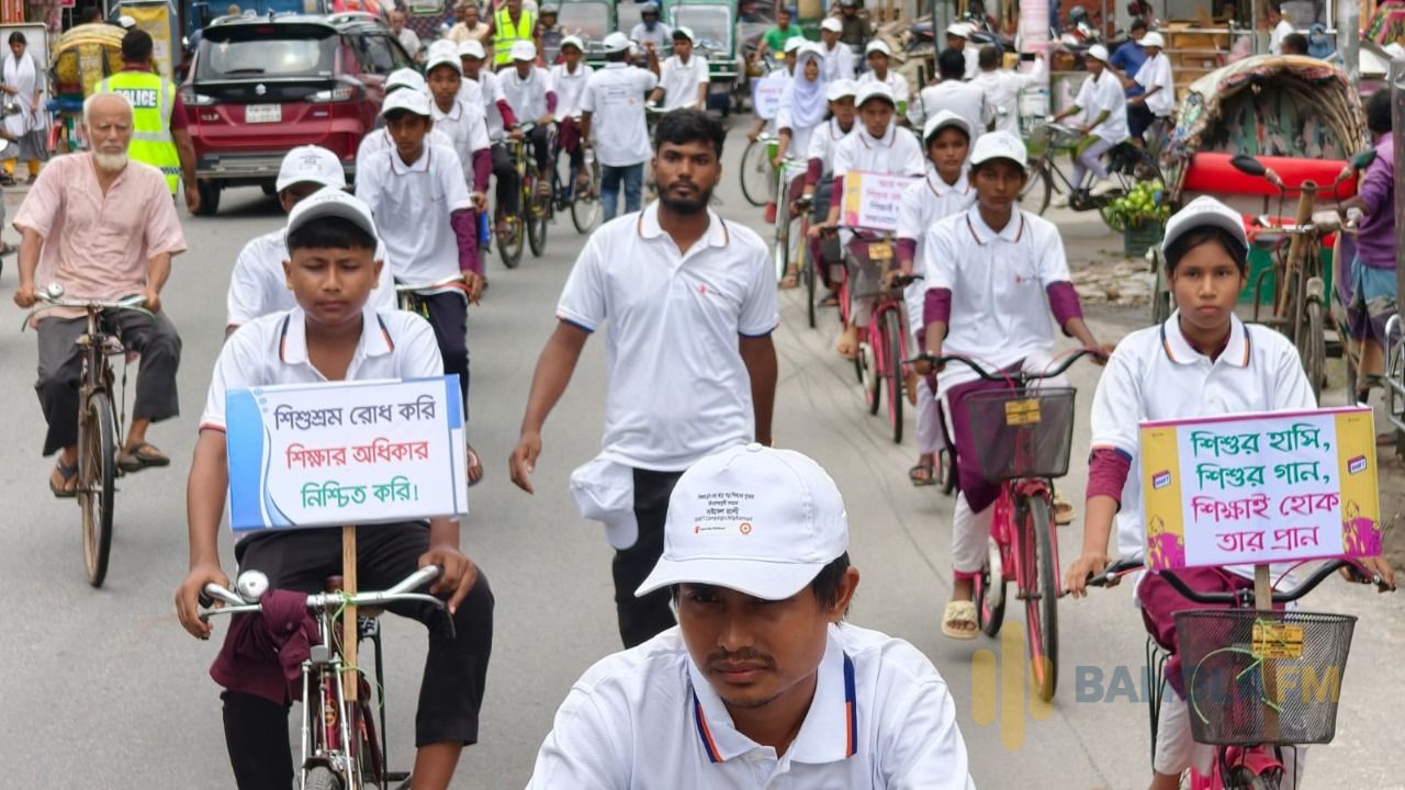 শিশু শ্রম ও বাল্যবিবাহ প্রতিরোধে নীলফামারীতে সচেতনতামূলক বাইসাইকেল র‌্যালি