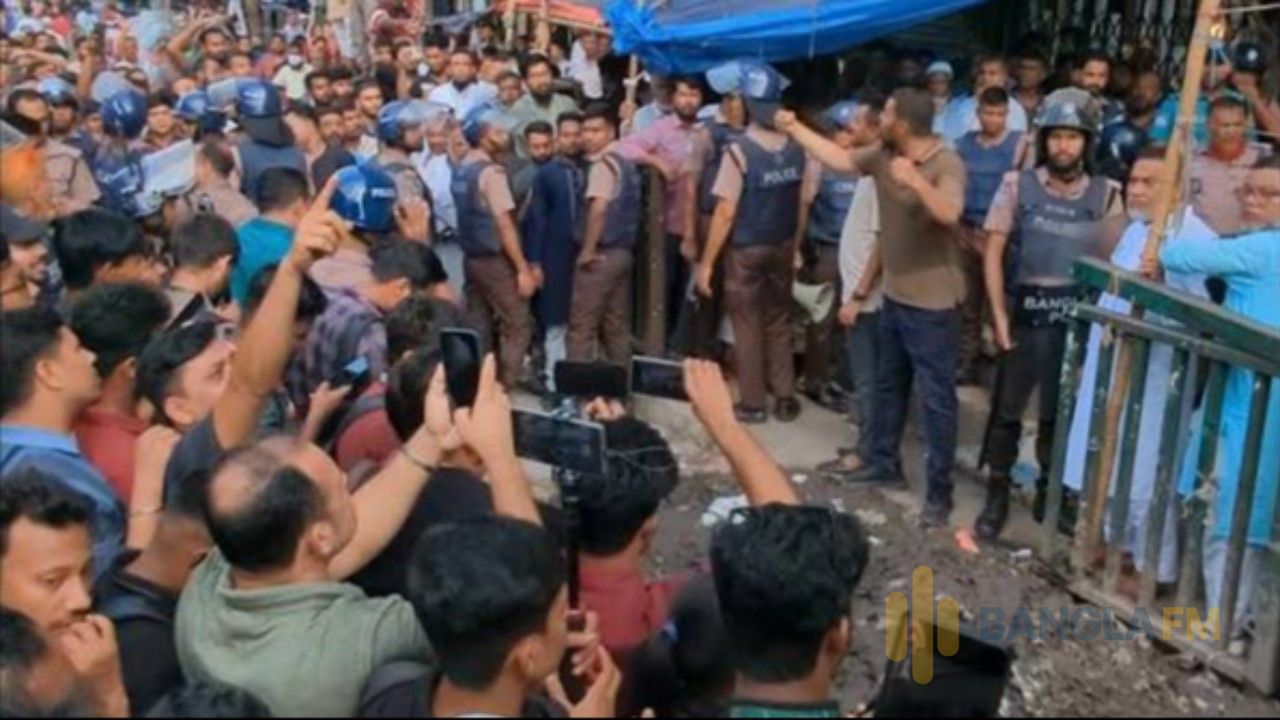 গুলিস্তানে জাসদ কার্যালয়ের সামনে থেকে আওয়ামী লীগের শতাধিক নেতাকর্মী আটক