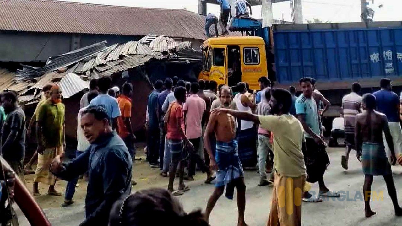 লালম‌নিরহা‌টের পাটগ্রামে সড়ক দুর্ঘটনায় নিহত ৪
