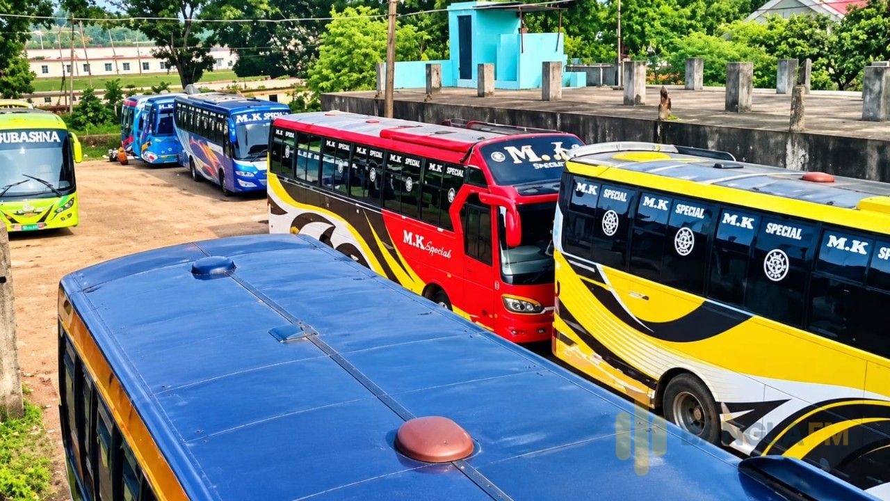 শ্রমিক ধর্মঘট চুয়াডাঙ্গায় অভ্যন্তরীণ রুটে বাস চলাচল বন্ধ,ভোগান্তিতে যাত্রীরা