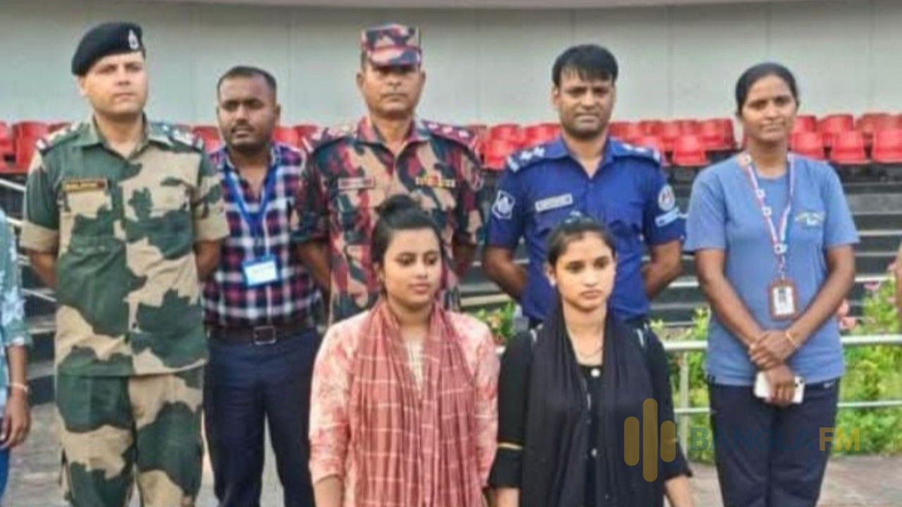 ভারত থেকে ফিরে এলো ২ তরুণী