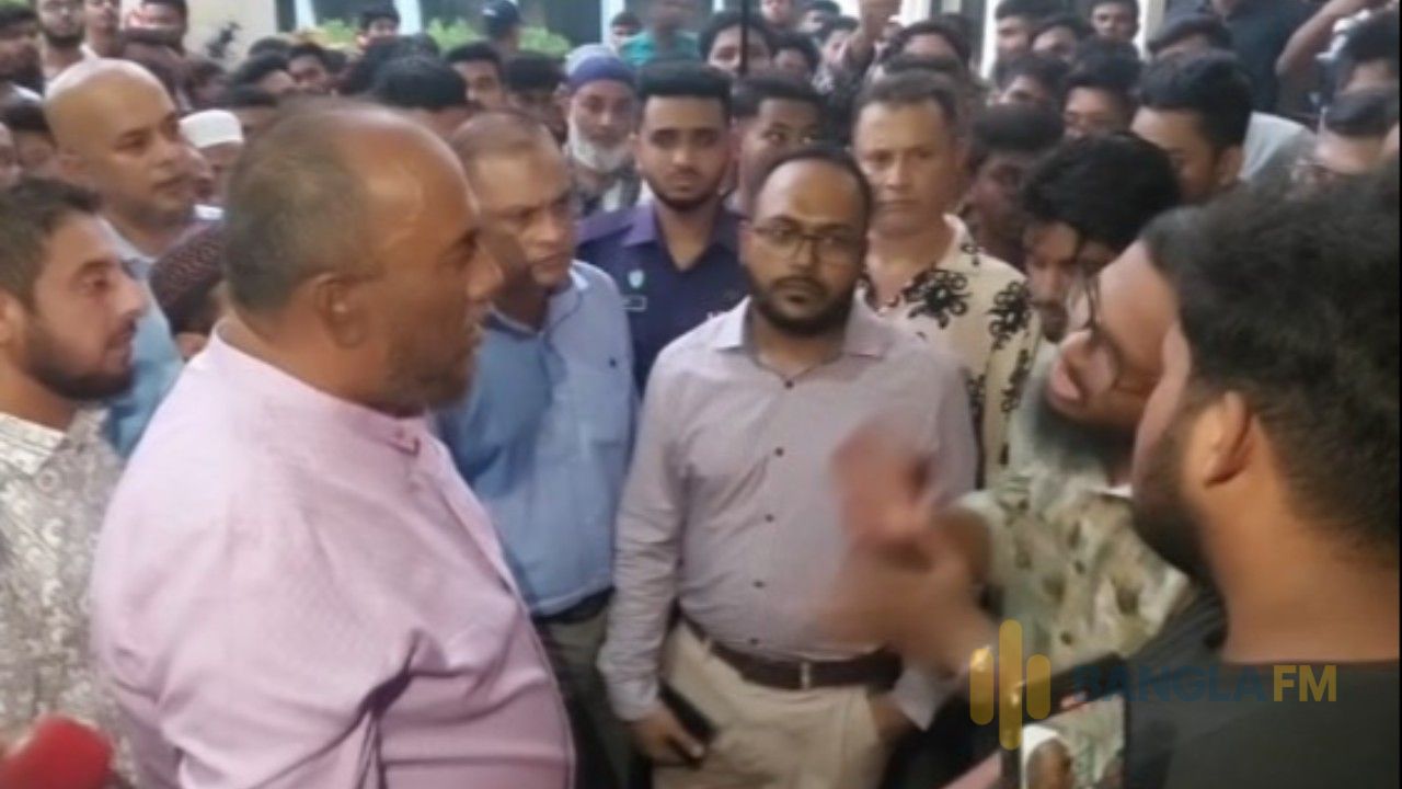 সিলেটে প্রকৌশল শিক্ষার্থীদের আন্দোলন অব্যাহত, অবরুদ্ধতার ৩৩ ঘণ্টা পর মুক্ত শিক্ষকেরা
