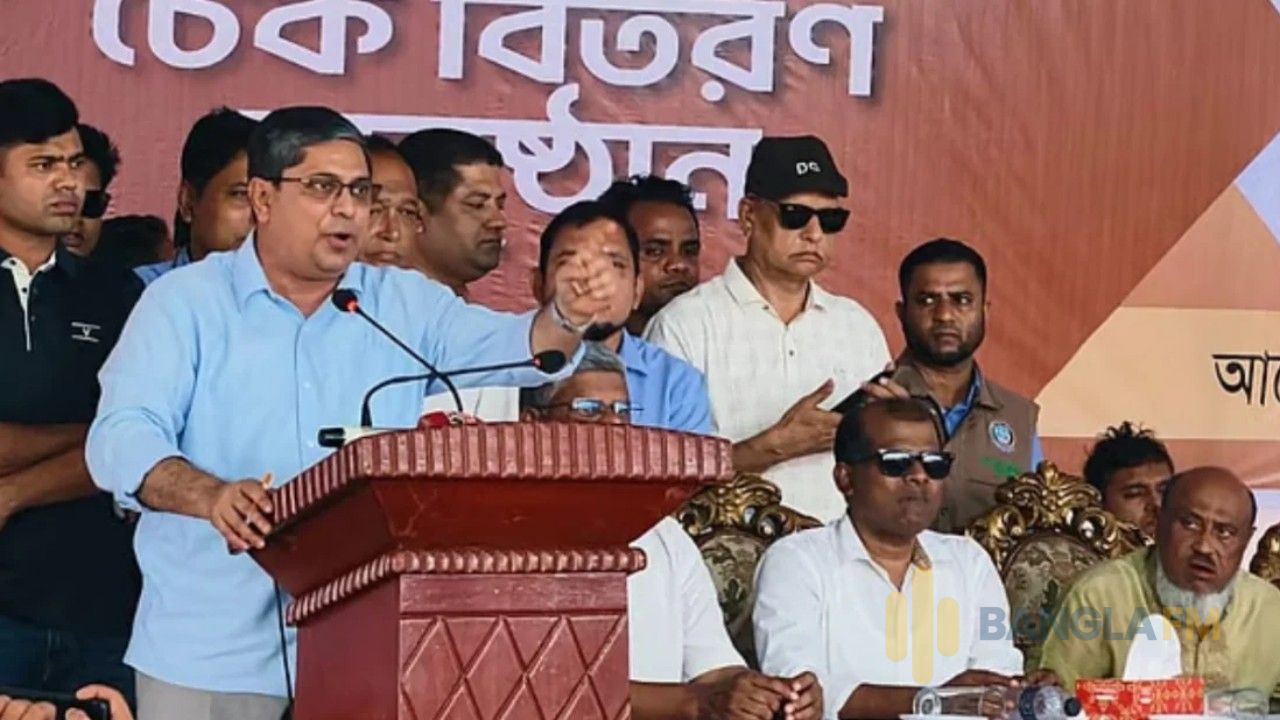 কার্ড দেব, চাকরি দেব বিনিময়ে ভোট দিতে হবে ধানের শীষের মনোনীত প্রার্থীকে: মীর শাহে আলম