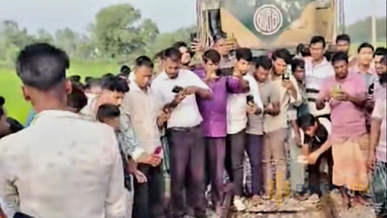 লালমনিরহাটে ট্রেনে অজ্ঞাত নারীর আত্মহত্যা