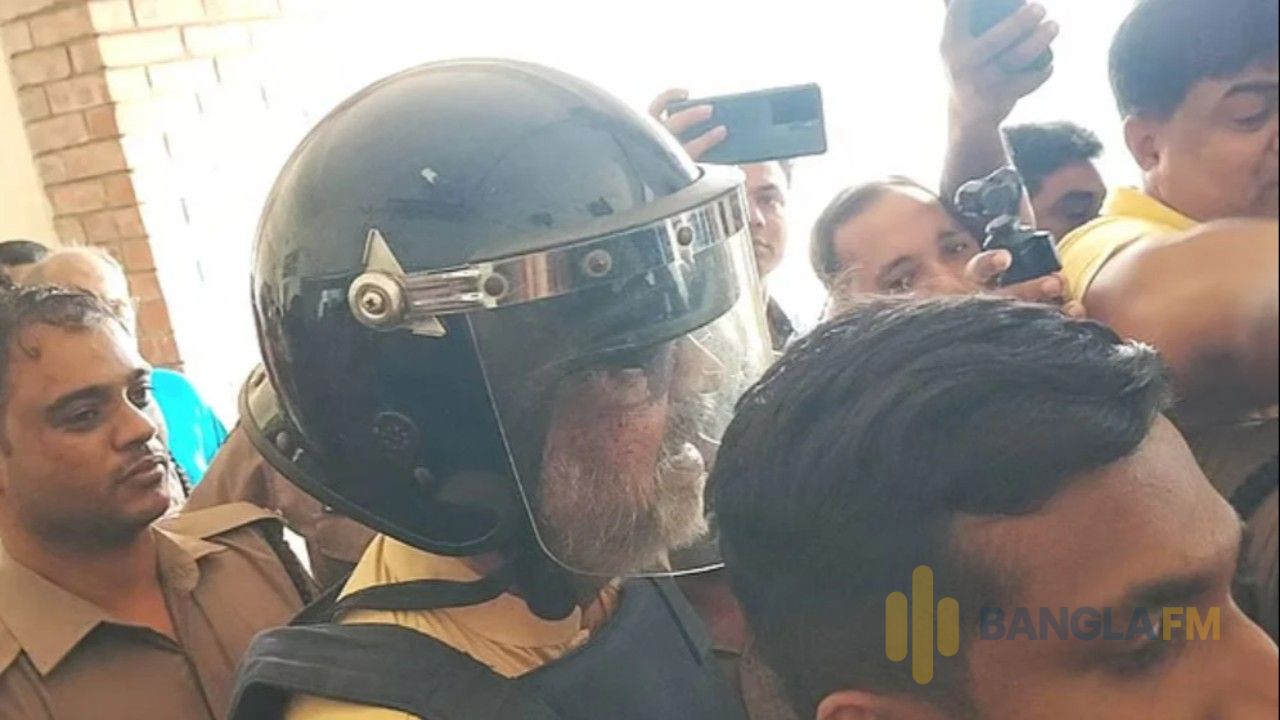 এবার পুলিশ কর্মকর্তাকে ধমকালেন আখতারুজ্জামান