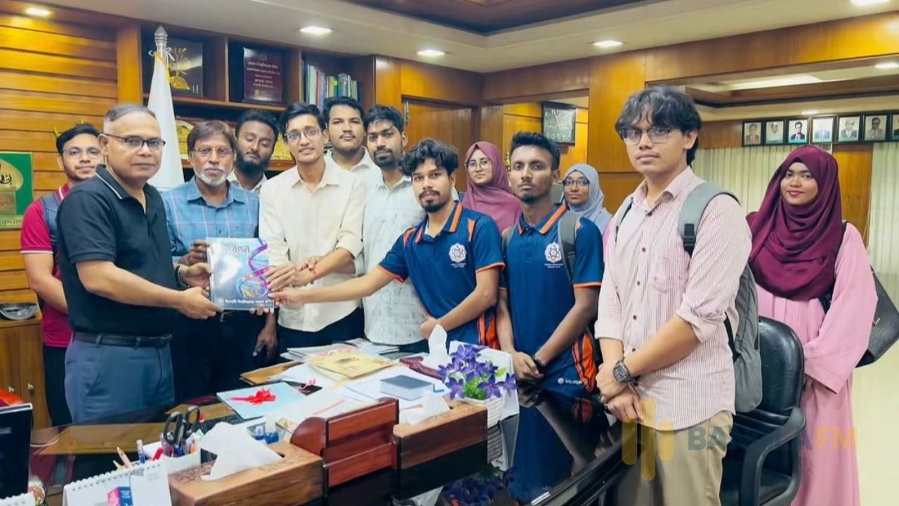 ইবির সায়েন্স ক্লাবের প্রথম বিজ্ঞান ম্যাগাজিন ‘অনুরণন’-এর মোড়ক উন্মোচন
