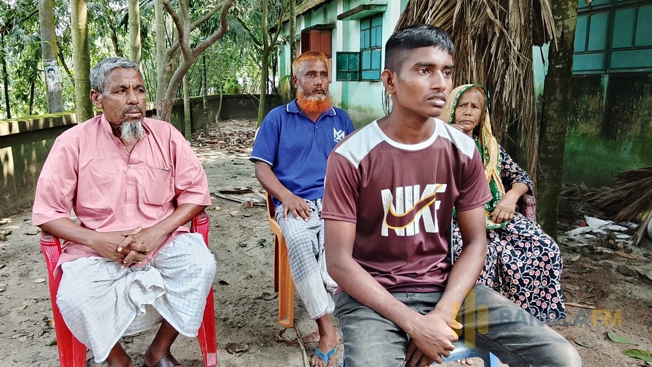 সৈয়দপুরে ভারসাম্যহীন পিতাকে জিম্মি করে ৮৩ শতক জমি লিখে নেওয়ার প্রতিবাদ করায় মারধর