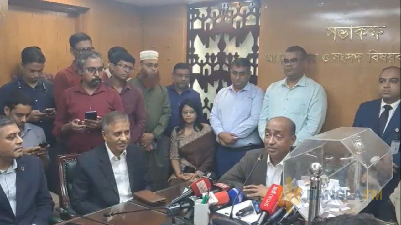 লটারিতে ঢাকার ১৮ সাবরেজিস্ট্রারের বদলি