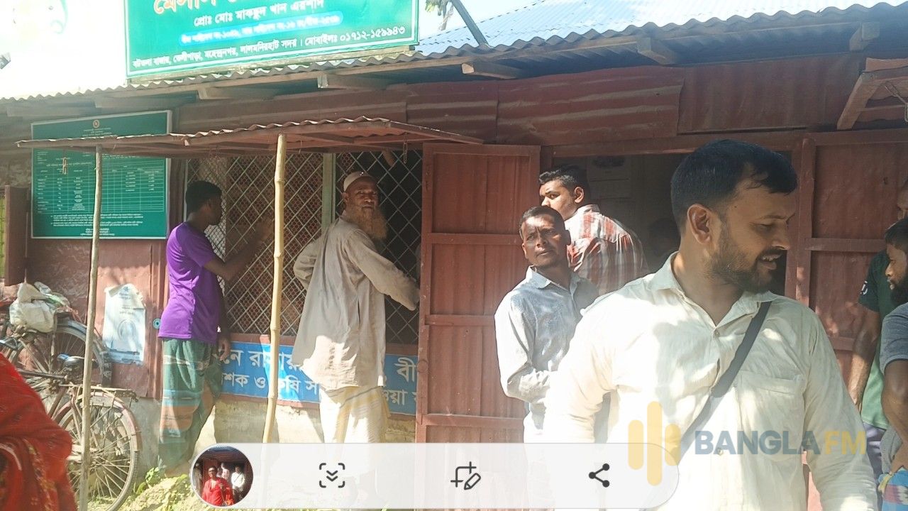 লালমনিরহাটে অবৈধ ব্যবসায়ীর কাছে সার বিক্রি, ভ্রাম্যমাণ আদালতের জরিমানা