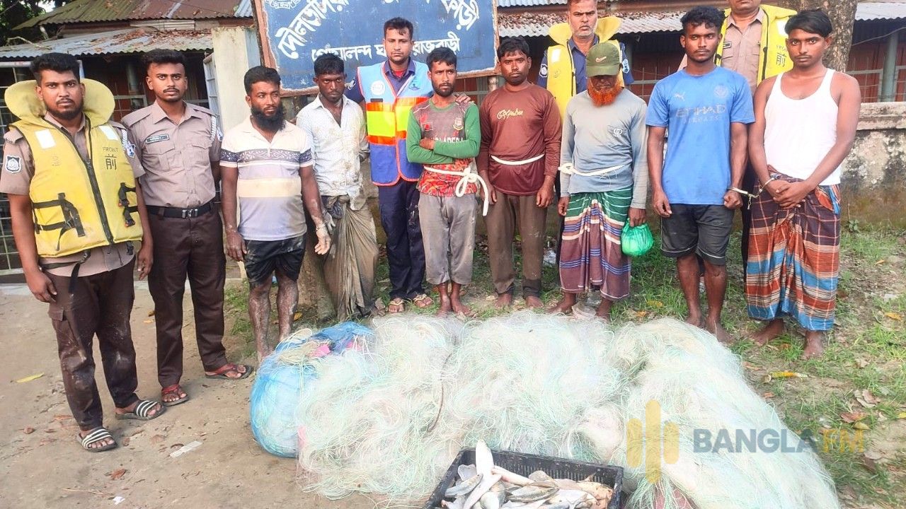 রাজবাড়ীর পদ্মায় মা ইলিশ রক্ষা অভিযানে ৭জন গ্রেপ্তার,  জাল জব্দ