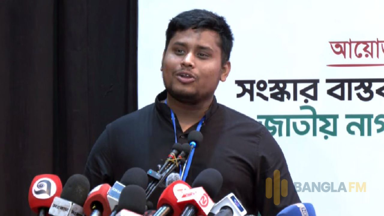 তারেক রহমান সরকার চালাচ্ছেন না: ফেসবুক স্ট্যাটাসে হাসনাত