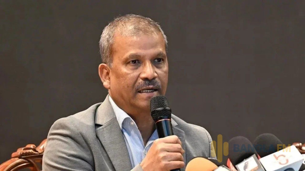 কী হাস্যকর আত্মসন্তুষ্টি, কী অসুস্থ চিন্তা: আসিফ নজরুল