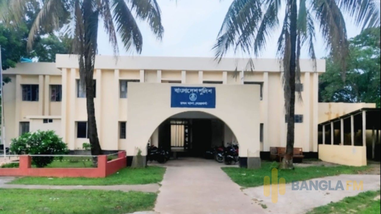 নেত্রকোণার মদনে মাদক সেবন অবস্থায় পৌর ছাত্রদল নেতাসহ আটক  8