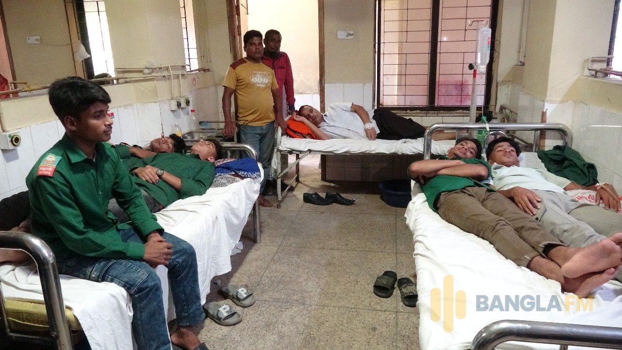 বহিরাগতদের হামলায় প্রধান শিক্ষক ও শিক্ষার্থীসহ আহত ১৪