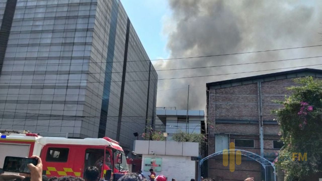 গাজীপুরে ওষুধ কারখানায় আগুন, নিয়ন্ত্রণে কাজ করছে ১১ ইউনিট