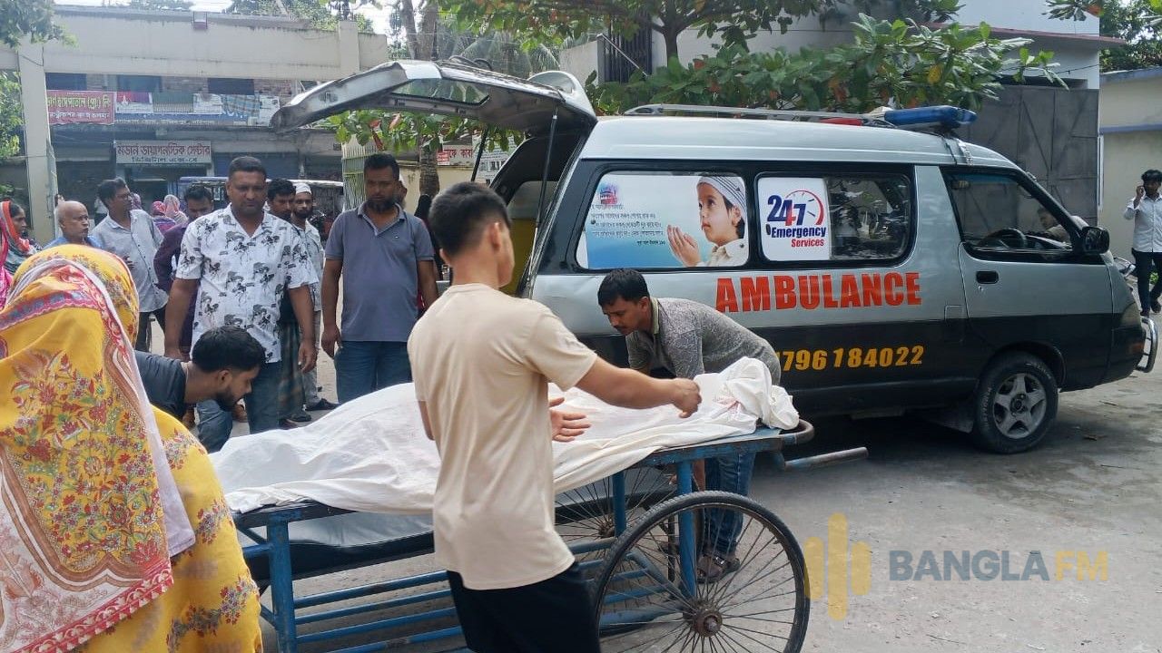 উজিরপুর সরকারি হাসপাতালে অ্যাম্বুলেন্স চালক সংকট চালক না থাকায় বন্ধ সেবা, ভোগান্তিতে রোগী-স্বজন