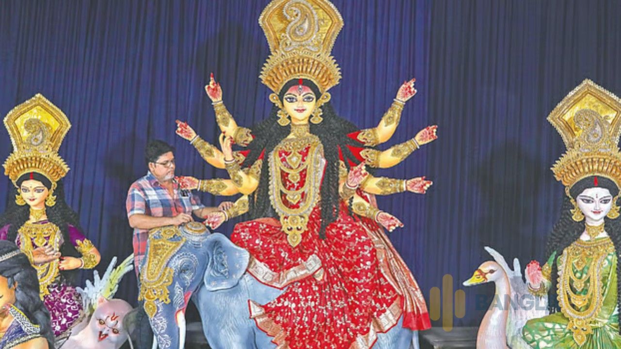 শারদীয় দুর্গাপূজা শুরু, আজ মহাষষ্ঠী
