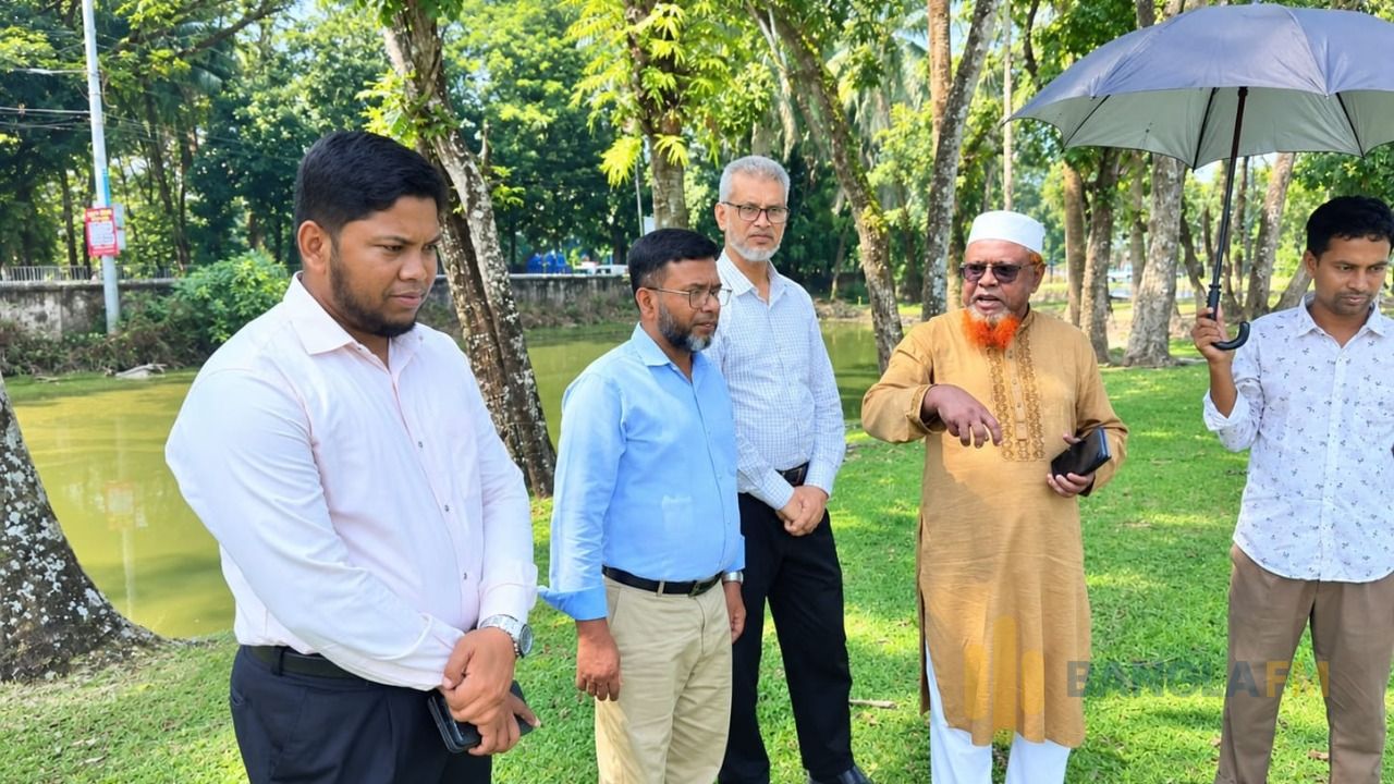 ভোলায় মৎস্য খামার পরিদর্শনে বিভাগীয় পরিচালক