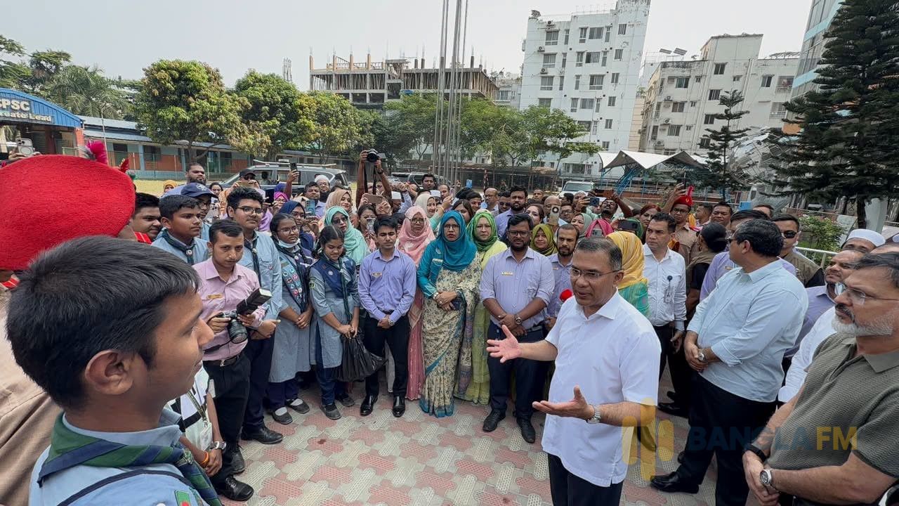 সাড়ে চার ঘণ্টায় ১৩ স্পট পরিদর্শন প্রধানমন্ত্রীর