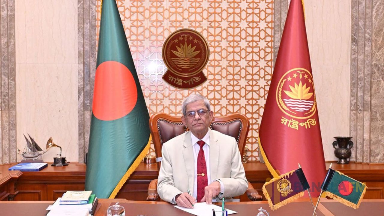 অন্যায়-অত্যাচারের বিরুদ্ধে রুখে দাঁড়ানোই দুর্গাপূজার মূল দর্শন: রাষ্ট্রপতি