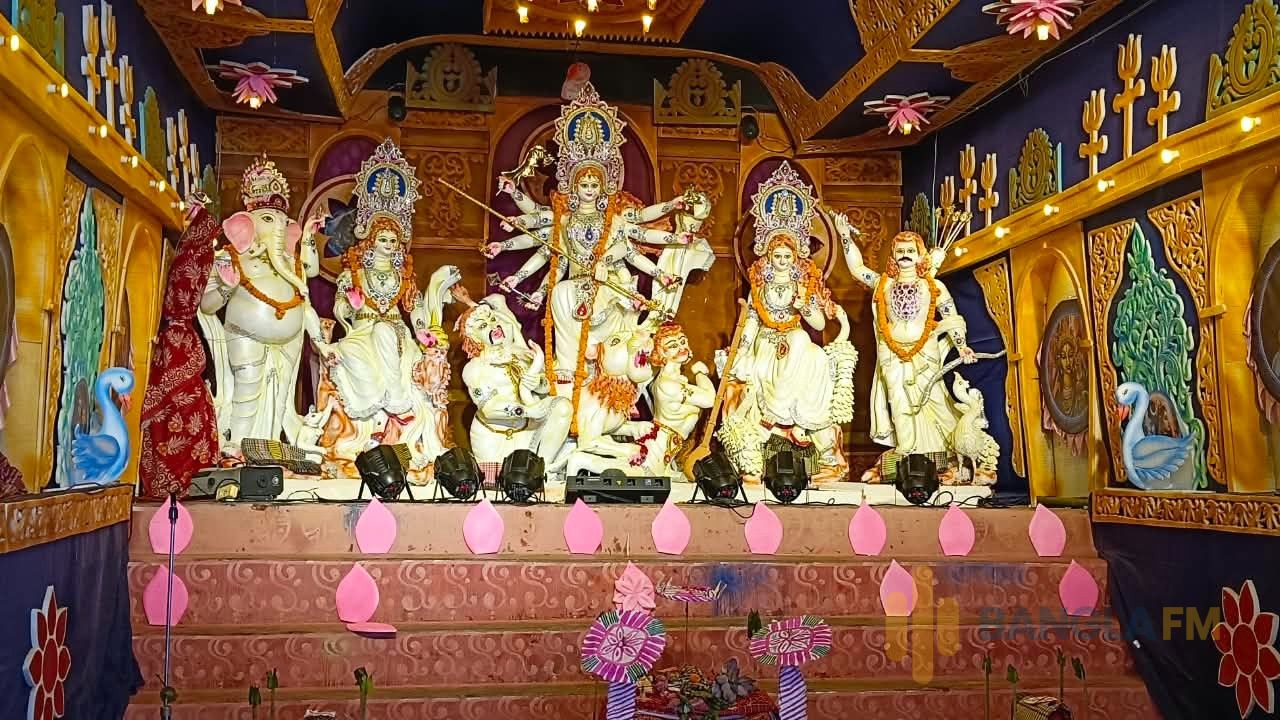 খাগড়াছড়িতে দুর্গাপূজার মণ্ডপ পরিদর্শন করলেন চট্টগ্রাম রেঞ্জের ডিআইজি