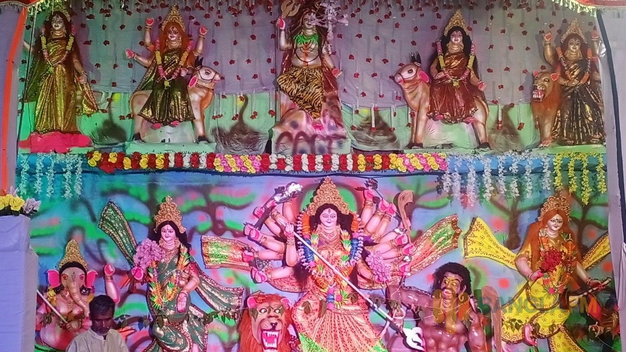 ঝালকাঠির কাঁঠালিয়া উপজেলা সদরে শারদীয় দুর্গোৎসব ঘিরে উৎসবের আমেজ