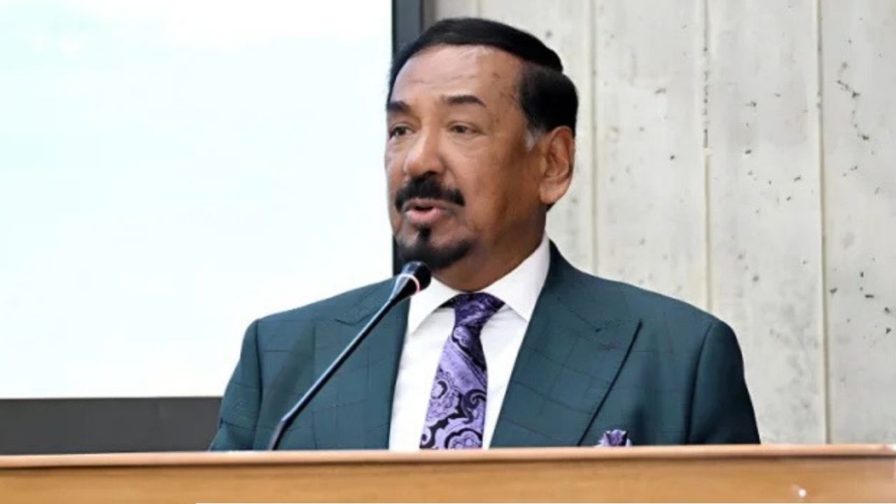 স্পিকার হাফিজ উদ্দিন আহমদ বলেছেন, রাজনীতিবিদরা ইতিহাস লেখায় মুক্তিযুদ্ধের ইতিহাস বিকৃত হয়েছে। আপনি কি এই মন্তব্যের সাথে একমত?