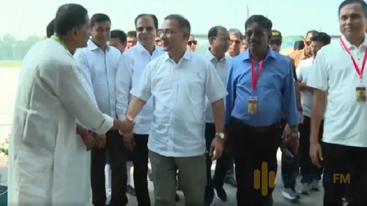 দুর্গাপূজার মণ্ডপ পরিদর্শনে সৈয়দপুর পৌঁছেছেন প্রধানমন্ত্রী