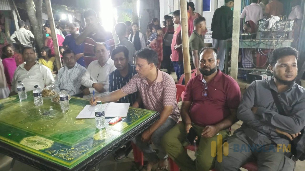 চরভদ্রাসনে পূজামণ্ডপের পাশে মাদক কারবারিদের হট্টগোল, পালিয়ে গেল তারা