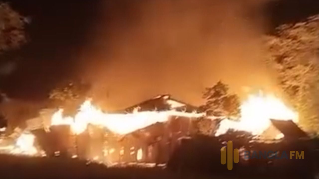 ডোমারে বৈদ্যুতিক শর্ট সার্কিটে সৃষ্ট অগ্নিকাণ্ডে বসতবাড়ি পুড়ে ছাই