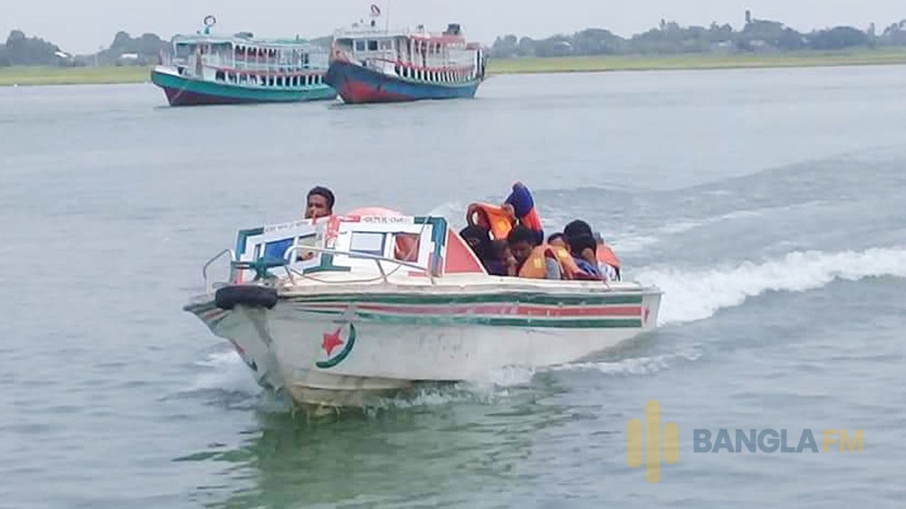 দুর্গাপূজার মহানবমীতে শিবগঞ্জ-দুর্গাপুর নৌপথে যাত্রী পারাপার ফ্রি 
