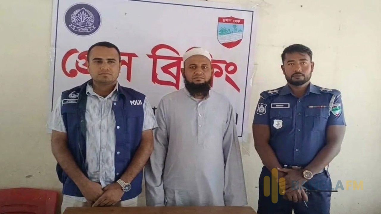 কুষ্টিয়ার দৌলতপুরে ছাত্রীকে যৌন নিপীড়নের চেষ্টার অভিযোগ, আটক মাদ্রাসা শিক্ষক 