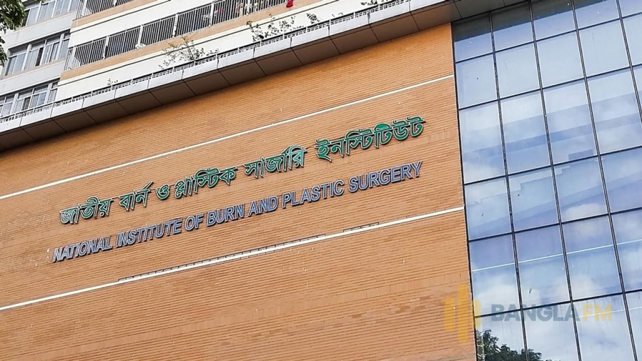 টঙ্গীতে গ্যাস লিকেজ থেকে বিস্ফোরণ, সন্তানসহ বাবা-মা দগ্ধ