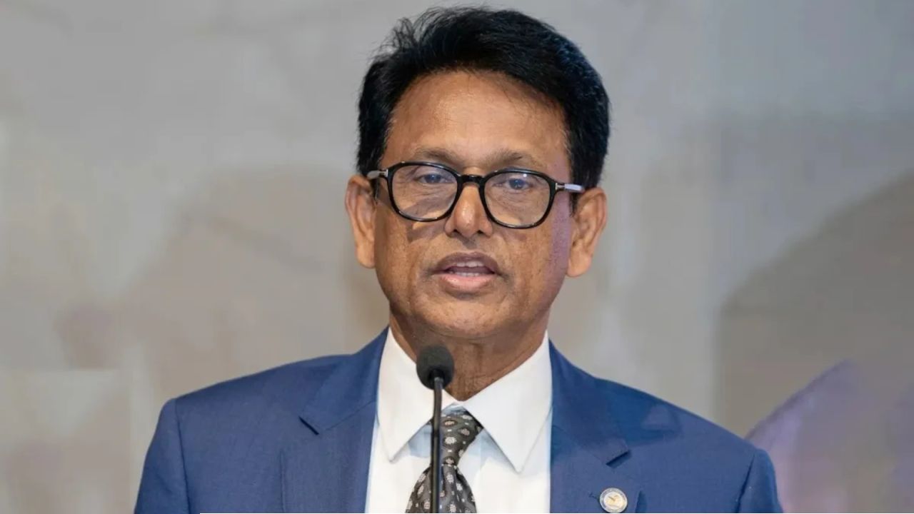 শিক্ষামন্ত্রী ড. আ ন ম এহছানুল হক মিলন বলেছেন, দেশপ্রেম ও মূল্যবোধের চর্চায় নৈতিক শিক্ষার বিকল্প নেই। আপনিও কি তা-ই মনে করেন?
