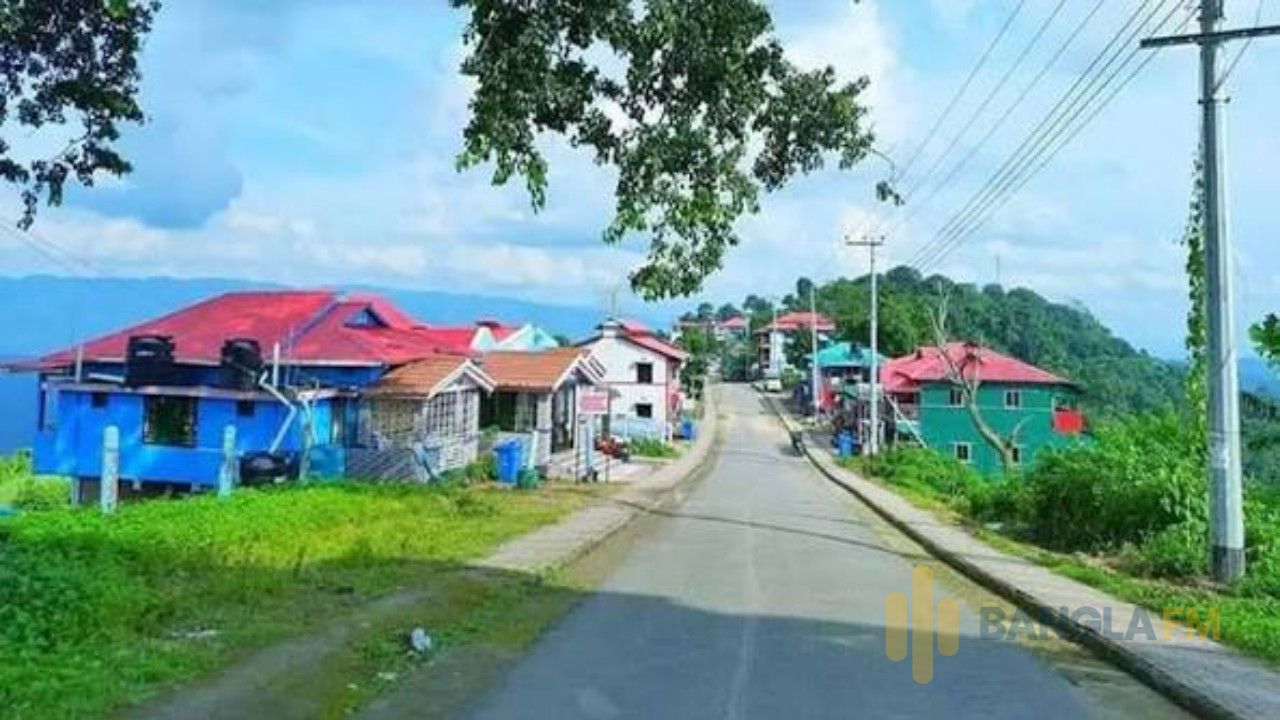 সাজেকে ফের সড়ক অবরোধ: ২,৯৩৩ পর্যটককে সেনাবাহিনীর কড়া নিরাপত্তায় উদ্ধার