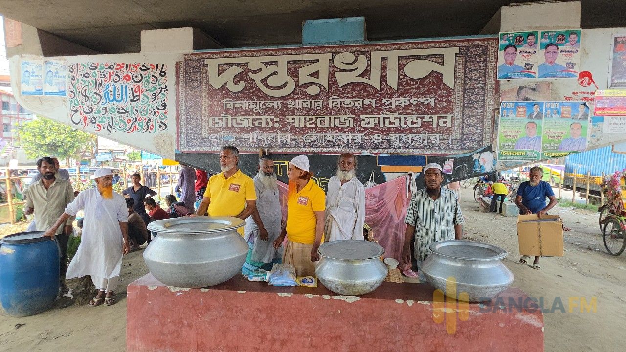 রূপগঞ্জে মানবতার দস্তরখানা, সপ্তাহে তিন দিন বিনামূল্যে খাবার পান ২০০ মানুষ