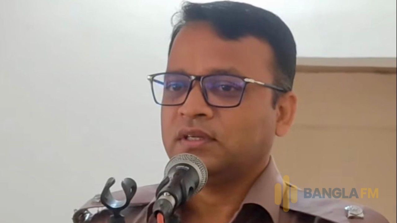 নওমুসলিম রিয়ার ভাঙা সংসার জোড়া লাগালেন কচুয়া ওসি আজিজুল ইসলাম