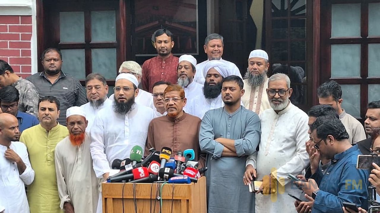 আওয়ামী লীগ-বিএনপির সমঝোতা স্পষ্ট, থলের বিড়াল বেরোনোর ভয়ে নীরব বিএনপি: আযাদ