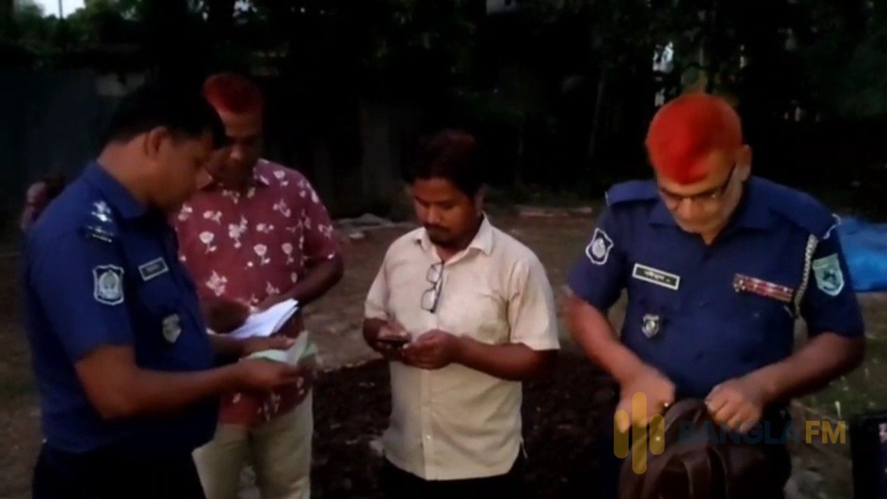 পঞ্চগড়ে রাস্তার কাজ তদারকির সময় টাকাসহ প্রকৌশলী আটক 