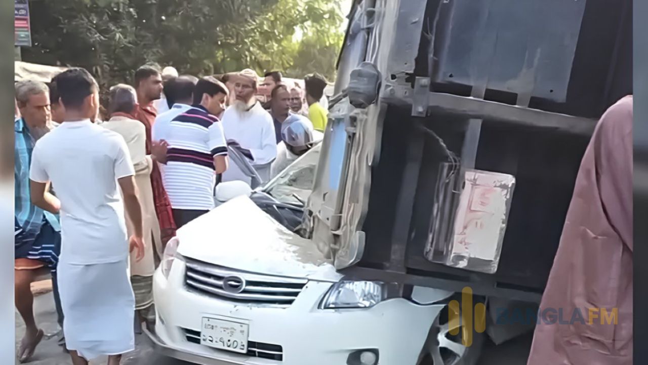 ফরিদপুরে প্রাইভেটকারের ওপর ট্রাক উল্টে মা-ছেলের মৃত্যু