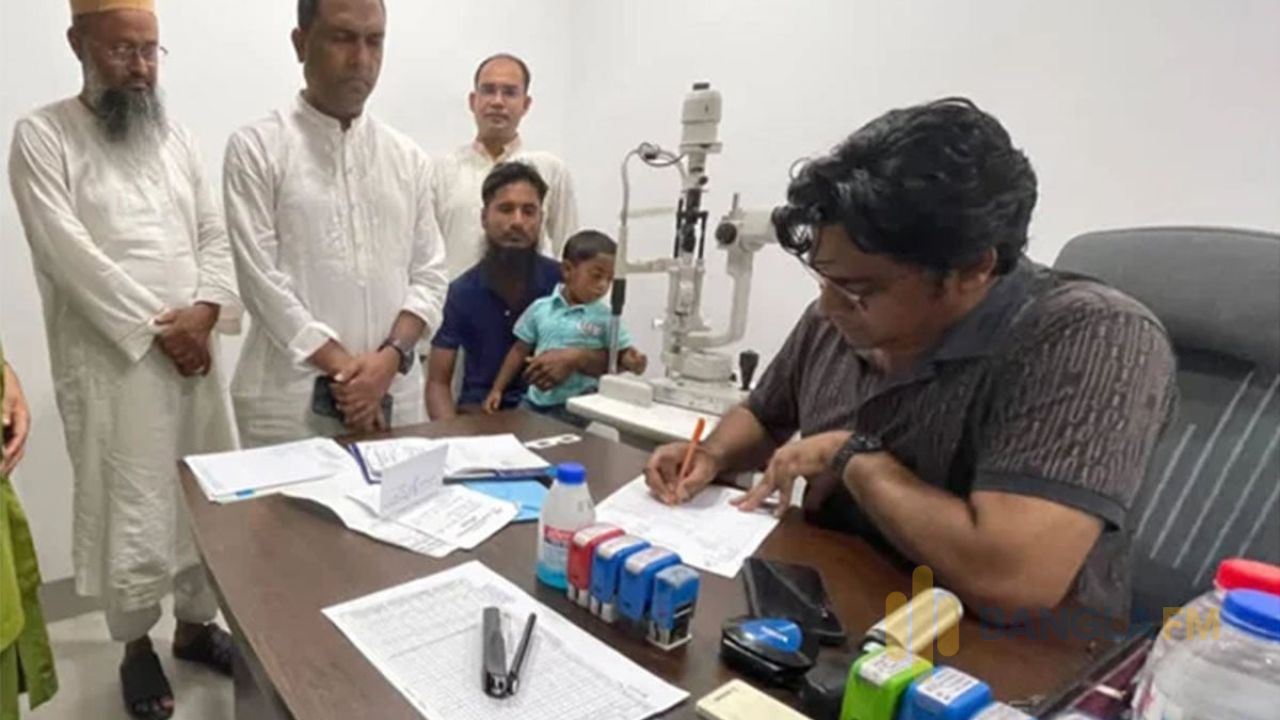 শিশু আবু বক্করের চোখের চিকিৎসার দায়িত্ব নিলেন প্রধানমন্ত্রী