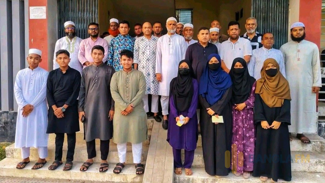 কৃতি শিক্ষার্থীদের পাশে তোফায়েল আহমেদ ভূঁইয়া