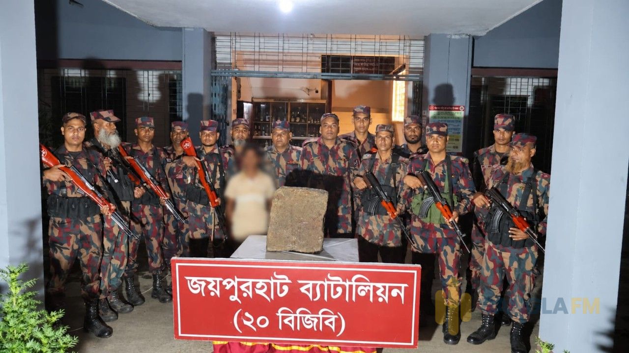 ভারতে পাচারের আগেই কষ্টিপাথর উদ্ধার, আটক ১